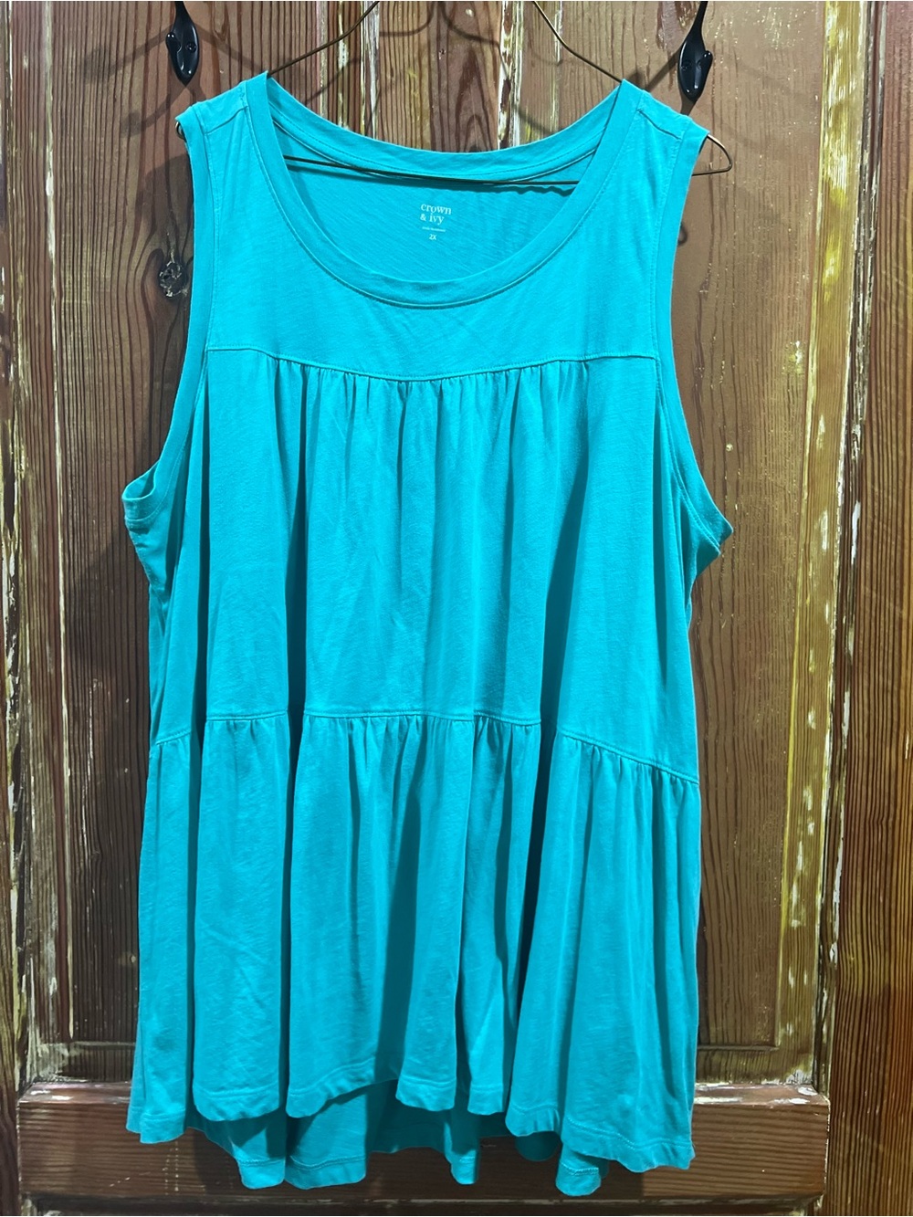crown & ivy green tiered sleeveless tank
